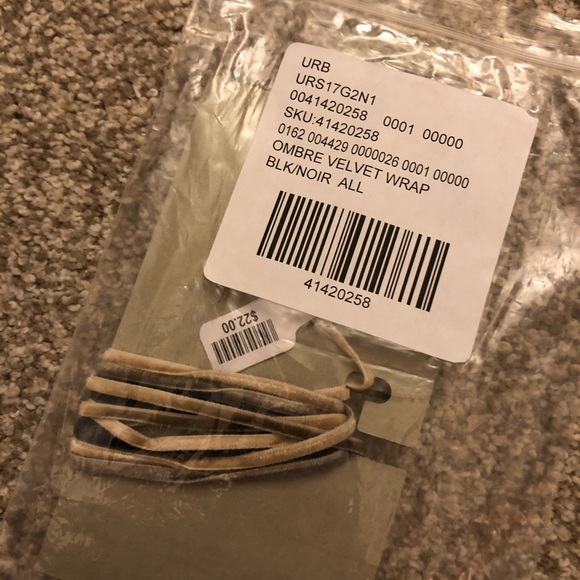 Urban Outfitters Ombre Velvet Wrap Choker Necklace - Picture 5 of 6